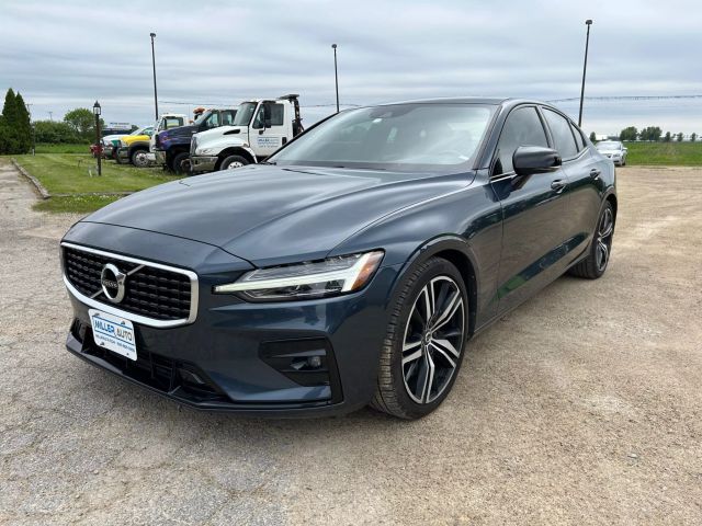 2020 Volvo S60 T6 R-Design photo 2
