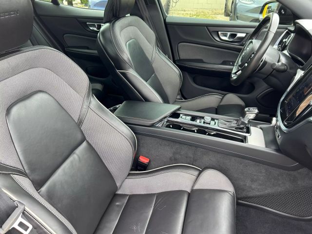 2020 Volvo S60 T6 R-Design photo 13