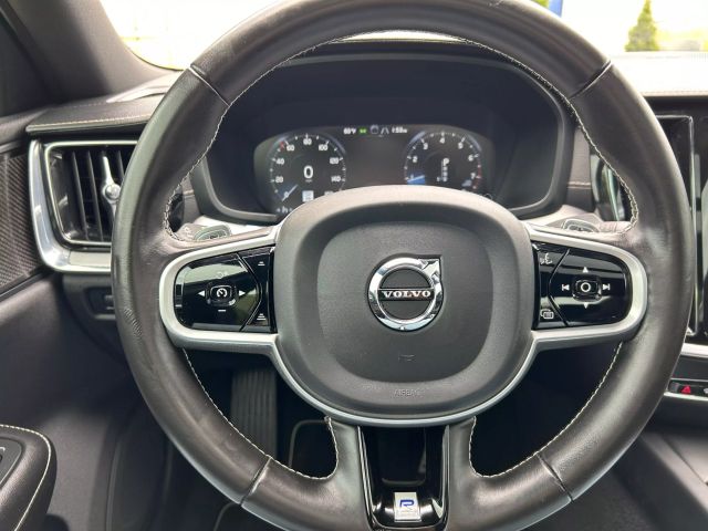 2020 Volvo S60 T6 R-Design photo 5