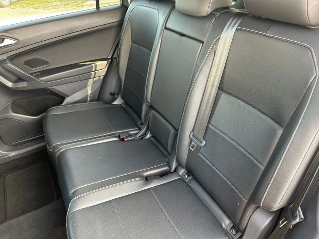 2021 Volkswagen Tiguan R-Line Black SEL photo 16