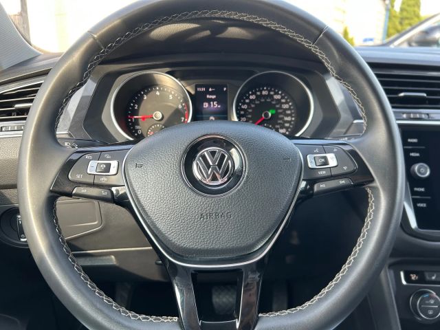 2021 Volkswagen Tiguan R-Line Black SEL photo 5