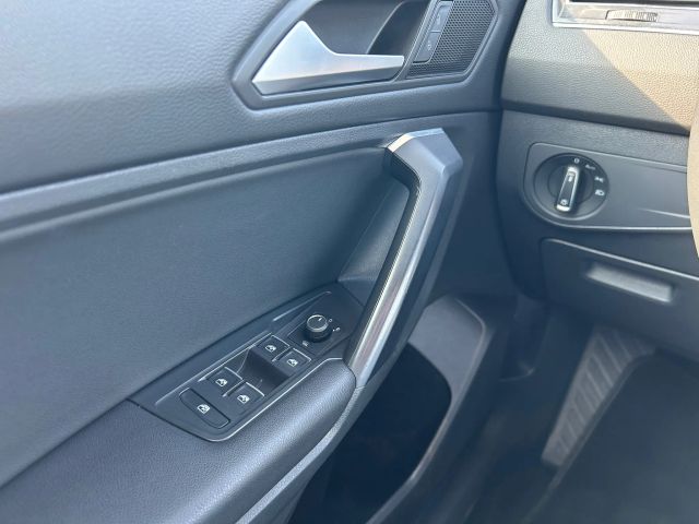 2021 Volkswagen Tiguan R-Line Black SEL photo 9