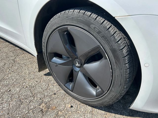 2018 Tesla Model 3 Long Range photo 17