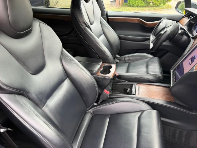 2020 Tesla Model X Long Range - Photo 15