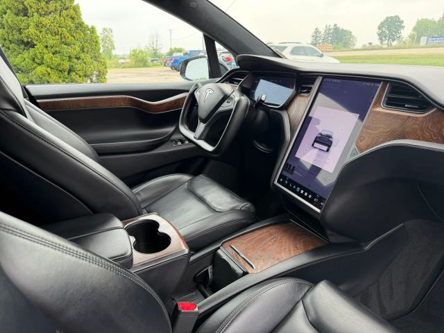 2020 Tesla Model X Long Range - Photo 19