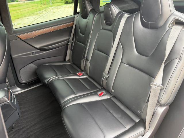2020 Tesla Model X Long Range - Photo 17