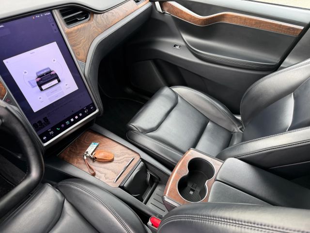 2020 Tesla Model X Long Range - Photo 13