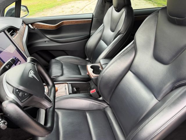 2020 Tesla Model X Long Range - Photo 14