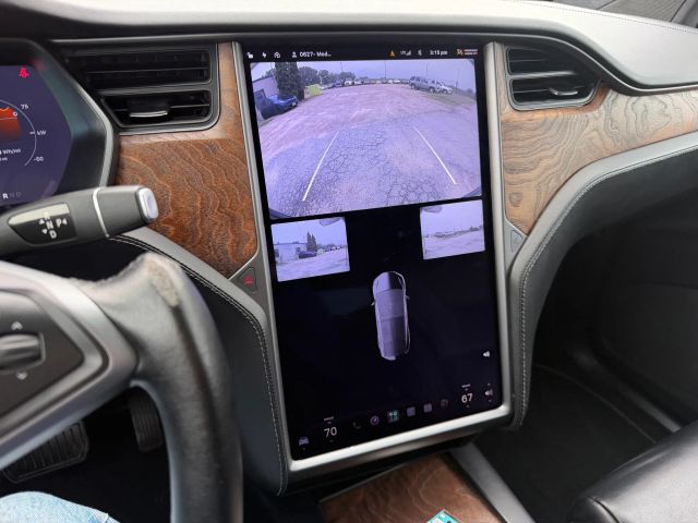 2020 Tesla Model X Long Range - Photo 9