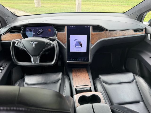 2020 Tesla Model X Long Range - Photo 16